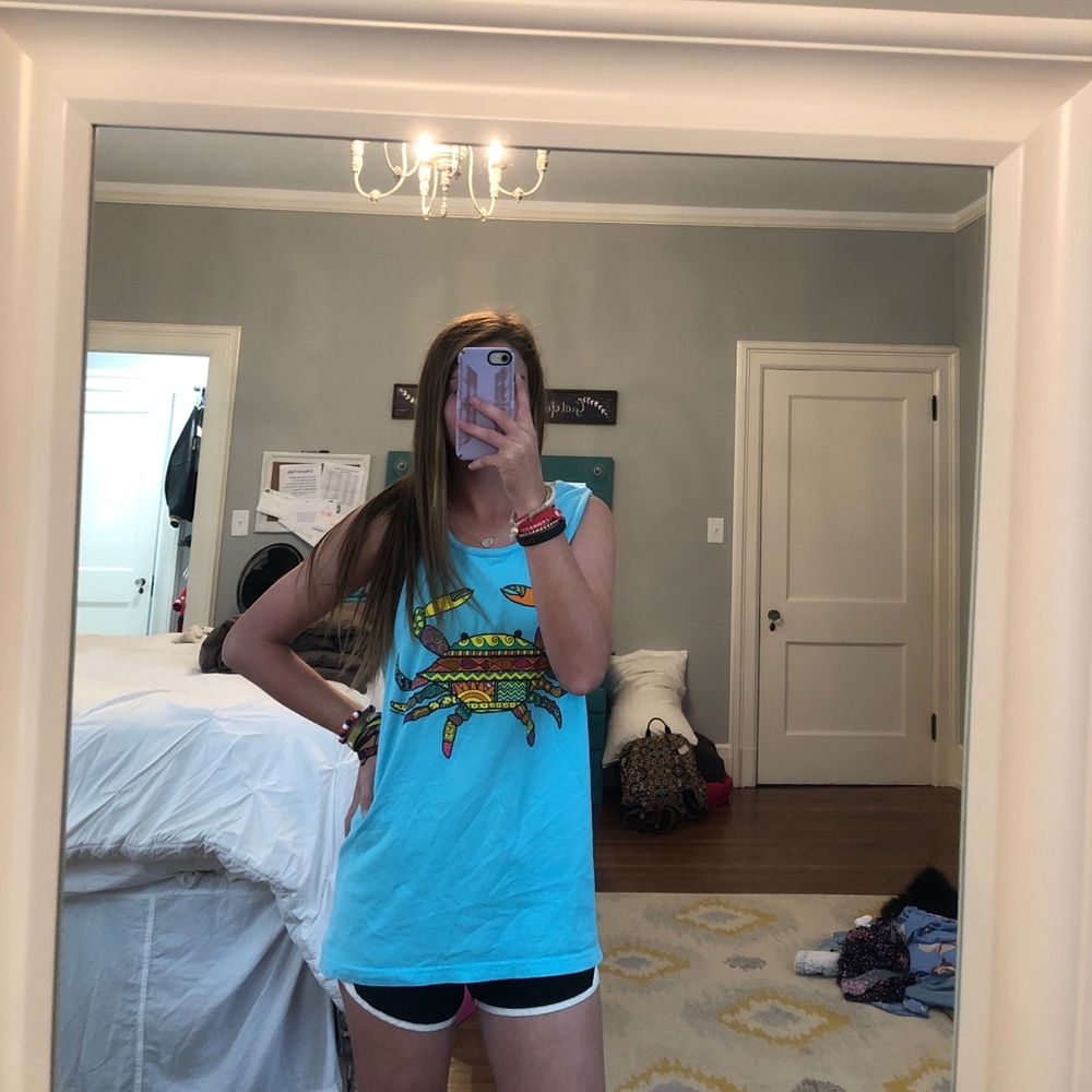 blue tank top